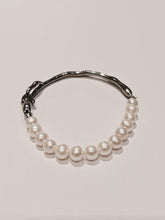 Load image into Gallery viewer, Freshwater Pearl Bracelet with Premium Round 6-7mm in Stainless Steel