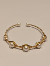 Load image into Gallery viewer, Adjustable Freshwater Pearl Bracelet in 14K Gold Filled