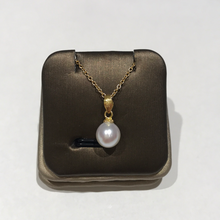 Load image into Gallery viewer, Sterling Silver Classical Sea Pearl Necklace