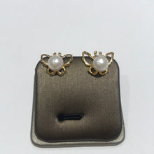 Load image into Gallery viewer, Butterfly And Pearl Studs