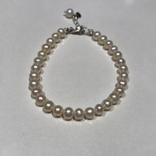 Load image into Gallery viewer, Premium 5-6MM Round Pearl Bracelets