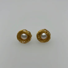 Load image into Gallery viewer, Nest Pearl Studs