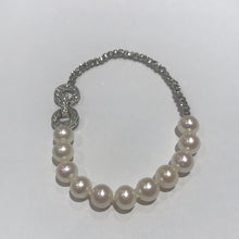 Load image into Gallery viewer, Designer ‘s special Freshwater Pearl Bracelets