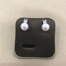 Load image into Gallery viewer, Classic Freshwater Pearls Studs