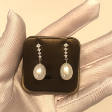 Load image into Gallery viewer, Elegant Tear Drop Pearl Earrings
