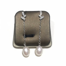 Load image into Gallery viewer, Leaves Tear Drop Pearl Earrings
