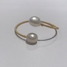Load image into Gallery viewer, 14K Gold Wire Baroque Freshwater Pearl Bangle
