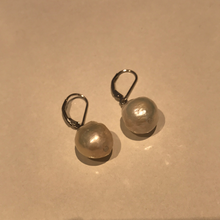 Load image into Gallery viewer, French Wire Baroque Pearl Earrings