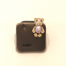 Load image into Gallery viewer, Bear Finest Pearl Brooch
