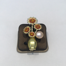 Load image into Gallery viewer, Sunflower Brooches