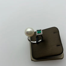 Load image into Gallery viewer, 11MM Round Pearl Rings With Green Stones
