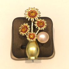 Load image into Gallery viewer, Sunflower Brooches