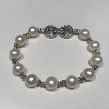 Load image into Gallery viewer, Premium Pearl Bracelets