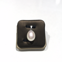 Load image into Gallery viewer, Big 12-15 MM Pearl Pendents