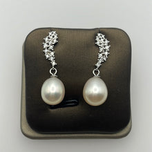 Load image into Gallery viewer, Crystal Freshwater Pearl Earrings
