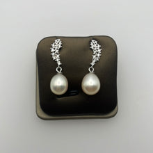 Load image into Gallery viewer, Crystal Freshwater Pearl Earrings
