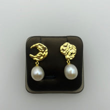 Load image into Gallery viewer, Moon Freshwater Pearl Earrings