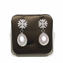 Load image into Gallery viewer, Snowflakes Finest Drop Pearl Earrings