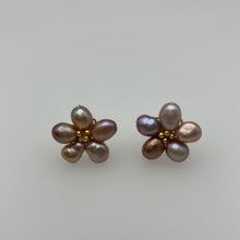 Load image into Gallery viewer, Flower Pearl Studs Purple