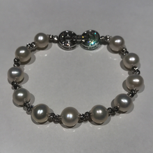 Load image into Gallery viewer, Premium Pearl Bracelets