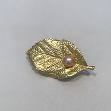 Load image into Gallery viewer, Leaves Brooch