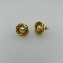 Load image into Gallery viewer, Nest Pearl Studs
