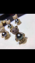 Load image into Gallery viewer, Bear Finest Pearl Brooch