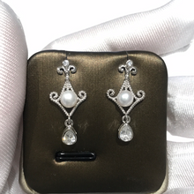 Load image into Gallery viewer, Vintage Looks Earrings