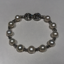 Load image into Gallery viewer, Premium Pearl Bracelets