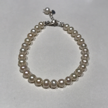 Load image into Gallery viewer, Premium 5-6MM Round Pearl Bracelets