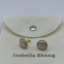 Load image into Gallery viewer, Flat Pearl Studs