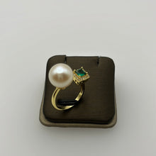 Load image into Gallery viewer, 11MM Round Pearl Rings With Green Stones