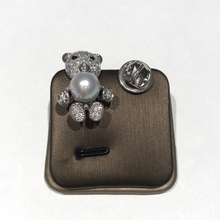 Load image into Gallery viewer, Bear Brooches with Akoya Sea Pearls
