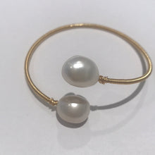 Load image into Gallery viewer, 14K Gold Wire Baroque Freshwater Pearl Bangle