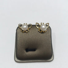 Load image into Gallery viewer, Butterfly And Pearl Studs