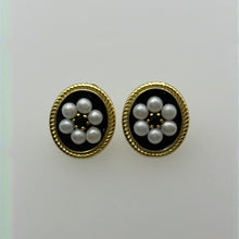 Load image into Gallery viewer, Multi Pearl Studs