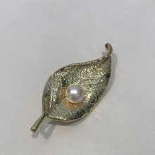 Load image into Gallery viewer, Leaves Brooch