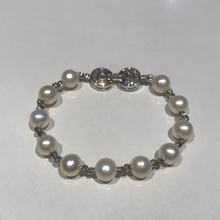 Load image into Gallery viewer, Premium Pearl Bracelets