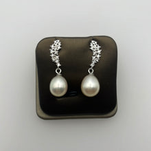 Load image into Gallery viewer, Crystal Freshwater Pearl Earrings