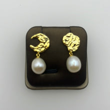 Load image into Gallery viewer, Moon Freshwater Pearl Earrings