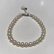 Load image into Gallery viewer, Premium 5-6MM Round Pearl Bracelets
