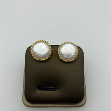 Load image into Gallery viewer, Flat Pearl Studs