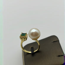 Load image into Gallery viewer, 11MM Round Pearl Rings With Green Stones