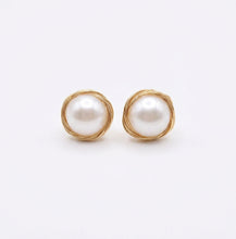 Load image into Gallery viewer, Freshwater Pearl Planet Studs
