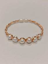 Load image into Gallery viewer, White Pearl Bracelet
