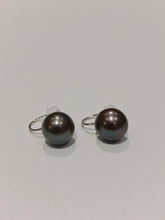 Load image into Gallery viewer, 11MM Black Pearl Earrings
