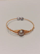 Load image into Gallery viewer, Freshwater Pearl Bracelet in 14K Gold Filled
