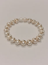 Load image into Gallery viewer, Freshwater Pearl Bracelet in 14K Gold Filled
