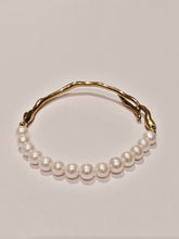 Load image into Gallery viewer, Freshwater Pearl Bracelet with Premium Round 6-7mm in Stainless Steel
