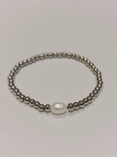 Load image into Gallery viewer, Freshwater Pearl Bracelet in Stainless Steel
